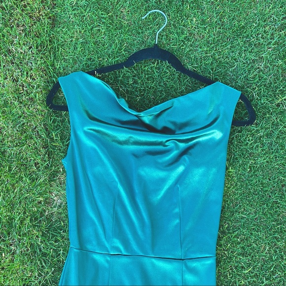 Emerald Green Trumpet Dress - Picture 3 of 3